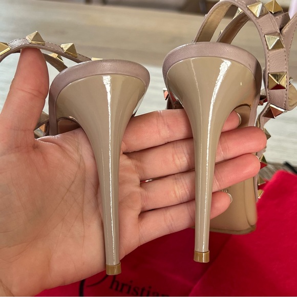 Valentino Garavani Rockstud Heels - Picture 9 of 10